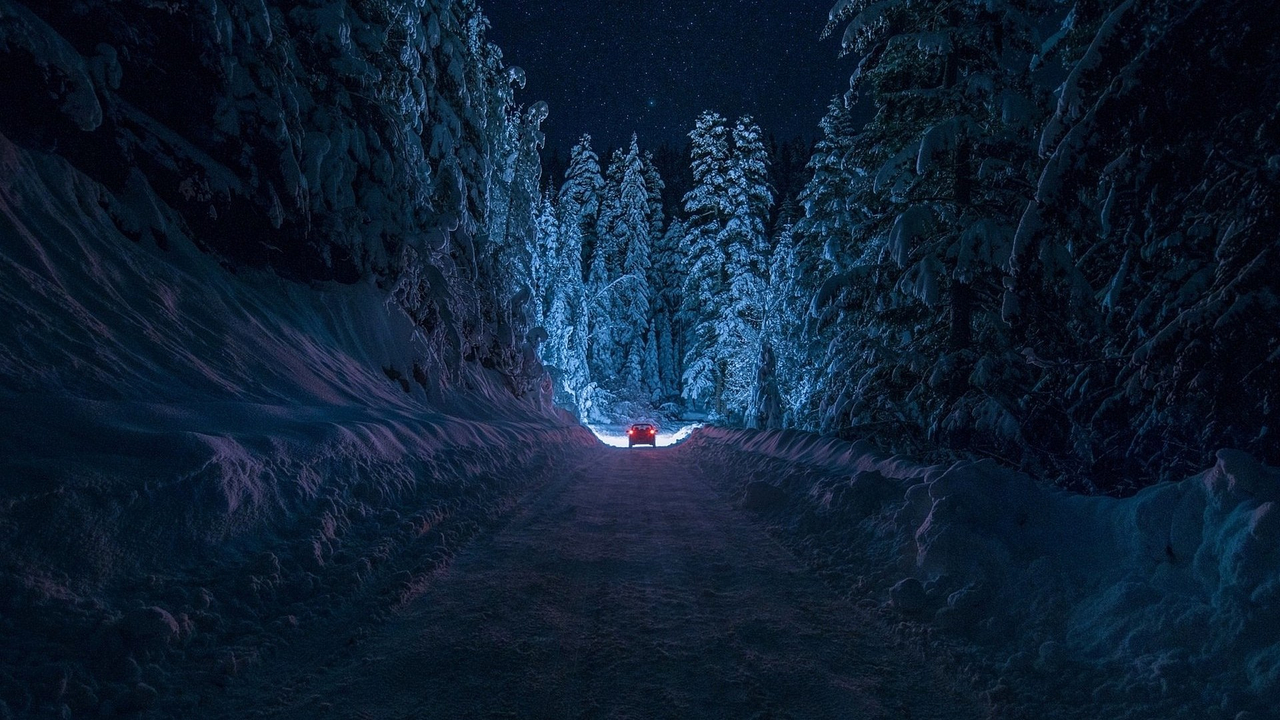 Winter Forest Snow Road Car Lights Star Sky Зимний лес, дорога в снегу, красивая природа зима, засыпало снегом зимняя дорога музыка