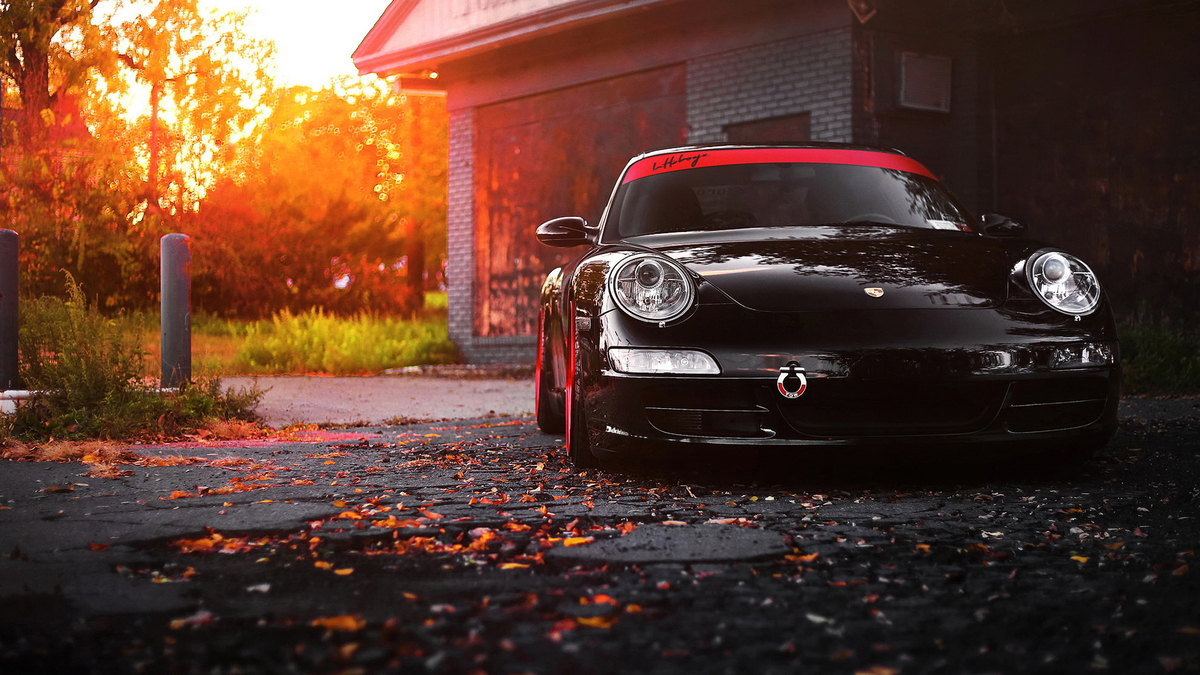 Porsche 911 Black Sunset Garage Autumn Черный Порш стоит около гаража осенью на фоне закат солнца