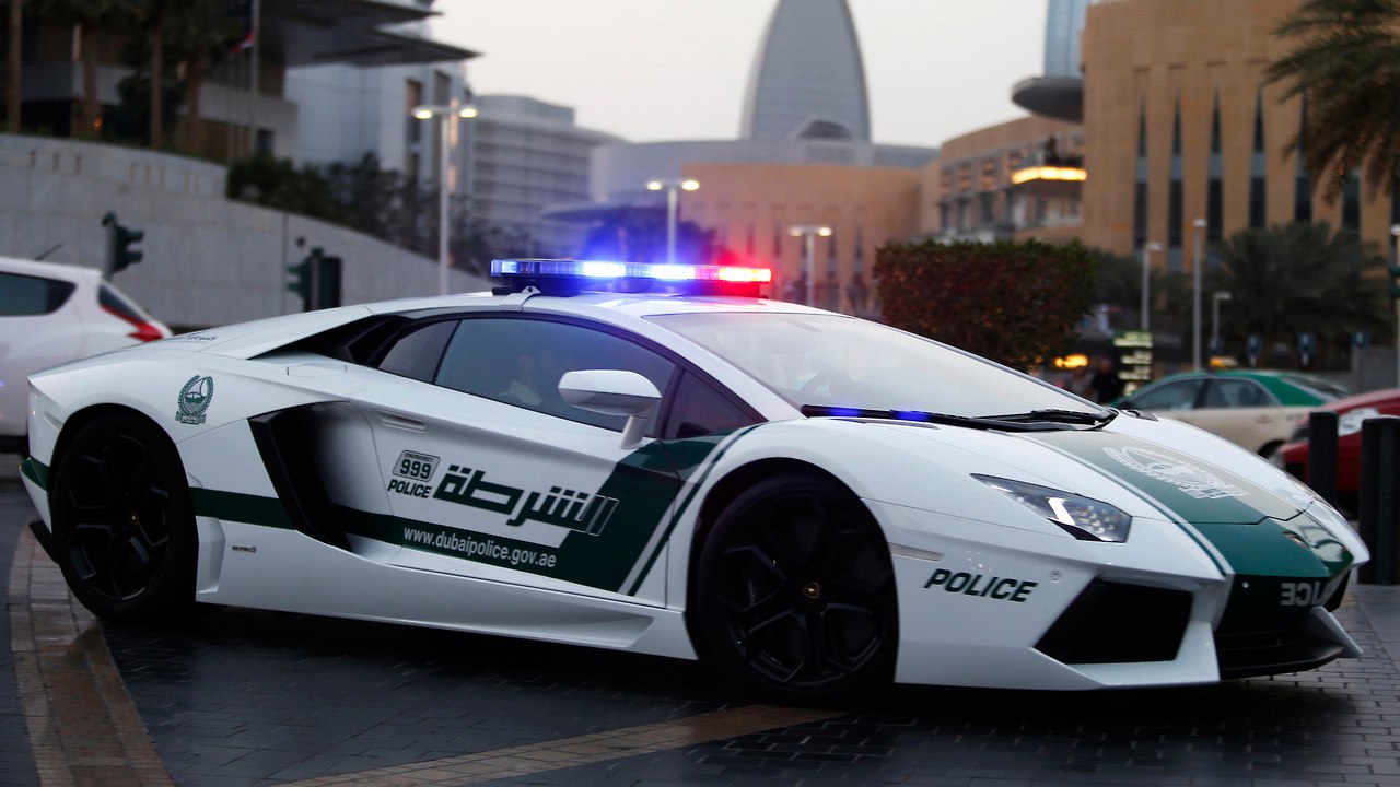 Lamborghini Aventador Police Car Dubai City Street Полицейский автомобиль lamborghini в городе Дубай