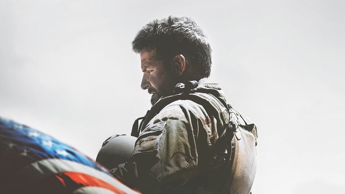Man American Soldier Sniper Bradley Cooper Американский солдат снайпер Бредли Купер стоит поникнув голову сбоку слева американский флаг