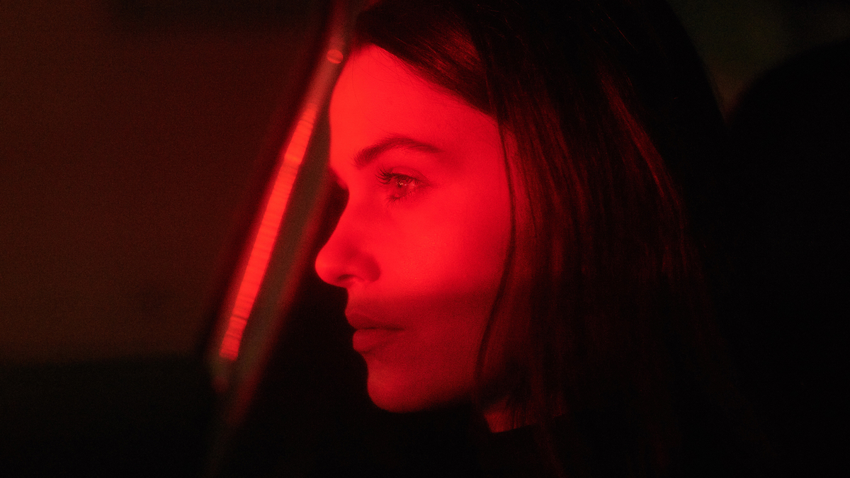 Woman Face Red Lights Профиль лица девушки в фоне красного освещения