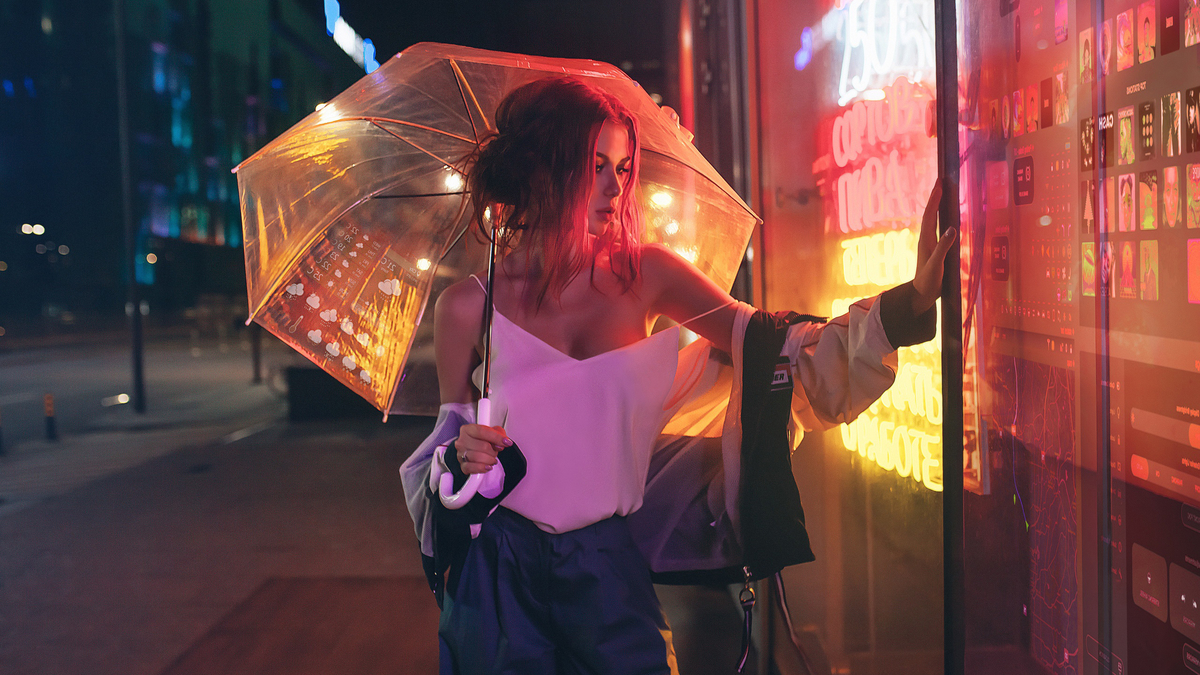 Woman Night City Umbrella Neon Девушка с прозрачным зонтиком остановилась около неоновой вывески ночного города