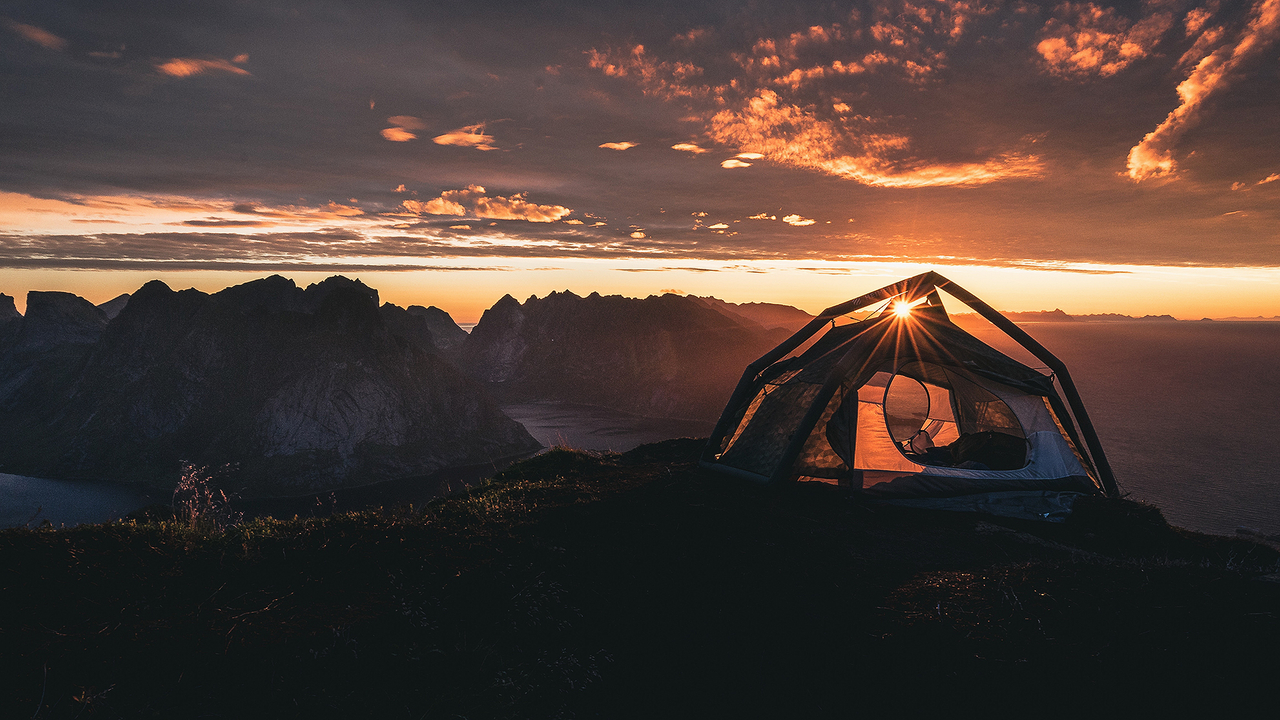 Nature Landscape Mountain Sunset Camping Tent Trip Закат солнца на фоне гор, поход